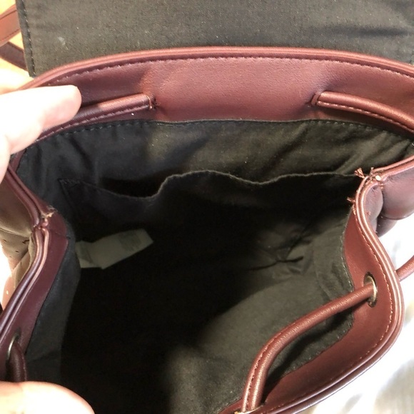 Levi’s mini backpack drawstring purse faux leather - Picture 4 of 7